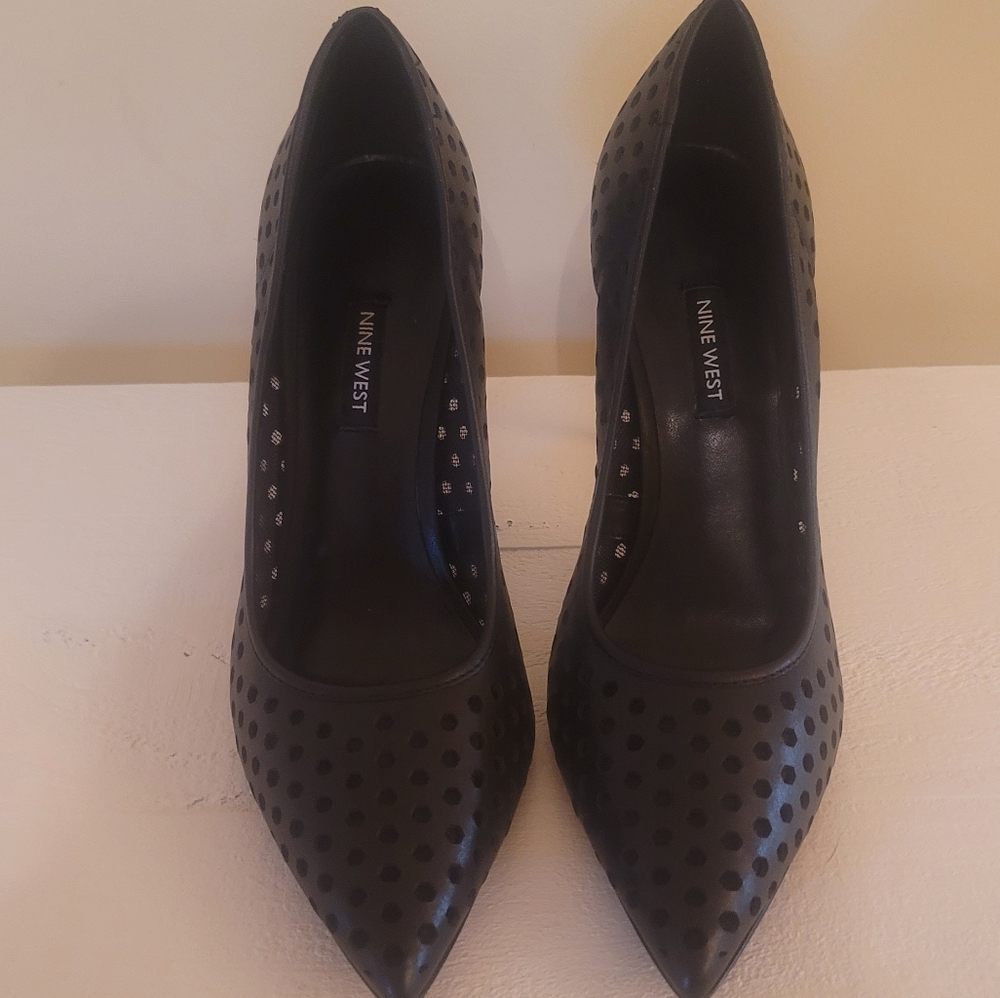 NWOT Nine West Genuine Leather Black Perforated Pointed Toe Pumps Shoes Heels